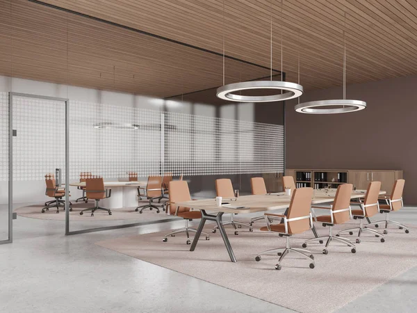 Interieur Eines Modernen Büro Besprechungsraums Mit Braunen Wänden Betonboden Langem — Stockfoto