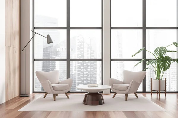Weißes Wohnzimmer Mit Zwei Sesseln Couchtisch Mit Dekoration Moderner Konferenzbereich — Stockfoto