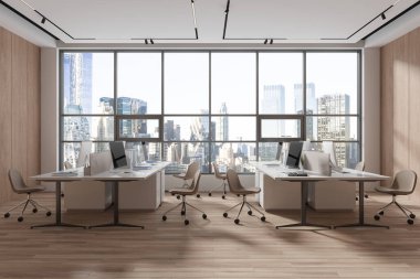 Ahşap iç mekan, ofis sandalyeleri ve masa üzerinde bilgisayar, ahşap zemin. New York gökdelenlerinde panoramik pencereli şık bir iş yeri tasarımı. 3B görüntüleme