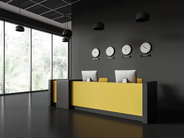 有灰色墙壁 黑色地板 灰色明亮的黄色接待处 有两台电脑和一排显示世界时间的时钟的时尚写字楼的内部 3D渲染 — 图库照片