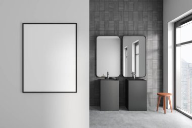 Beyaz banyo içi çift lavabo ve gri beton zeminde tabure. Şehir manzarasında panoramik pencere. Girişten önce tuval posteri. 3B görüntüleme