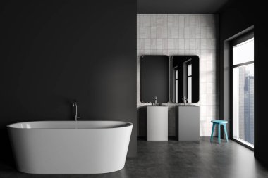 Küvetli karanlık banyo, çift lavabo ve gökdelen manzaralı panoramik pencere. Gri beton zeminde dışkısı olan bir banyo alanı. Kopya uzay duvarı. 3B görüntüleme