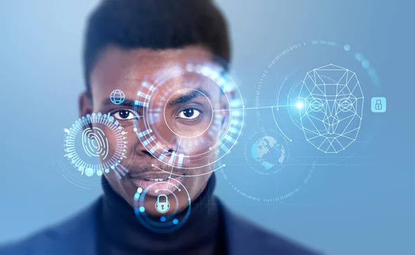 Африканский Бизнесмен Сконцентрировал Портрет Цифровую Биометрическую Сканирующую Гигантскую Голограмму Распознавание — стоковое фото
