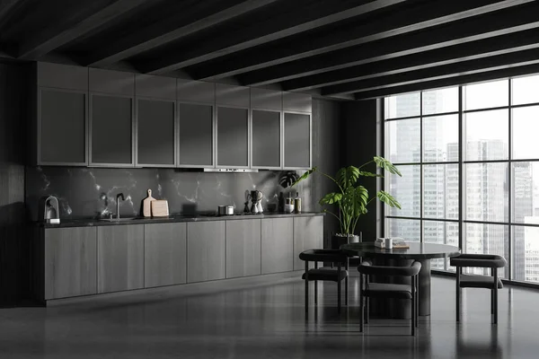 Vista Esquina Interior Habitación Cocina Oscura Con Ventana Panorámica Mesa — Foto de Stock