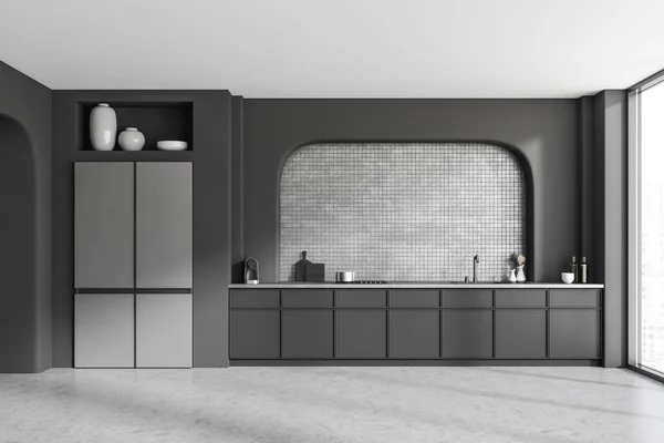Vooraanzicht Donkere Keuken Interieur Met Grijze Tegelwand Betonnen Vloer Wastafel — Stockfoto