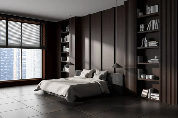 Dunkles Schlafzimmerbett Und Regal Mit Büchern Und Dekoration Seitliches Panoramafenster — Stockfoto