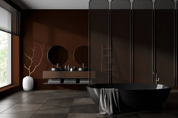 Interiér Tmavé Koupelny Vanou Dvojitým Umyvadlem Hnědá Dlaždice Koupaliště Přepážkou — Stock fotografie