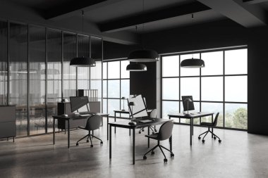 Gri ve cam duvarları, beton zemini ve gri sandalyeli sıra sıra bilgisayar masaları olan şık bir açık uzay ofisinin köşesi. Dağ manzaralı büyük pencereler. 3d oluşturma