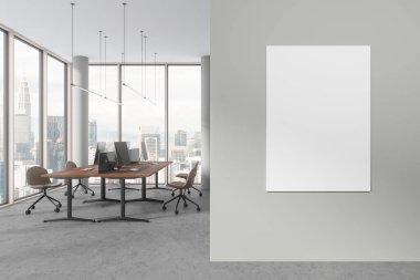 Ortak bilgisayar monitörleri ve koltukları olan samimi bir çalışma odası. Kuala Lumpur 'da panoramik pencereli bir iş yeri. Bölümdeki tuval posterini taklit et. 3B görüntüleme