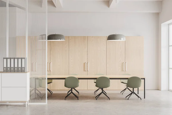 Interior Moderna Sala Reuniones Oficina Con Paredes Blancas Vidrio Suelo —  Fotos de Stock