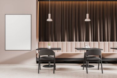 İçi sandalye, masa ve beton kaplı bej bir restoran. Duvarda kahverengi perdeli bir kanepe, şık bir yemek odası ve sahte tuval posteri. 3B görüntüleme