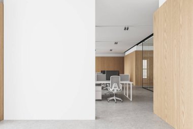 Minimalist iç mekan koltuklar ve bilgisayar monitörleri ile birlikte çalışıyor. Masa, hafif beton zeminde bölmeli. Samimi ofis yeri ve fotokopi duvarı bölümü. 3B görüntüleme