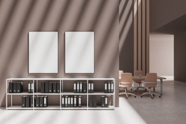 Büfe ve belgelerle dolu samimi bir iş konferansı, iki adet bölme sırasına dizilmiş tuval posterleri. Arka planda koltuklar olan toplantı kurulu. 3B görüntüleme