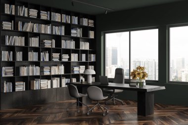 İçi koyu yeşil ofis içi, dizüstü bilgisayarı siyah ahşap masa üzerinde, yan görüş kütüphanesi de parke zeminde. Kuala Lumpur 'da panoramik pencereli danışmanlık köşesi. 3B görüntüleme