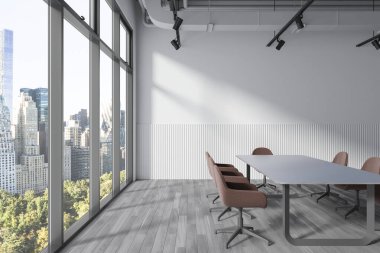 Konferans odasının içinde kahverengi koltuklar ve tahta döşemeler, gri parke döşemeler. Minimalist toplantı alanı ve New York 'ta panoramik pencere. Uzay duvarını kopyala. 3B görüntüleme
