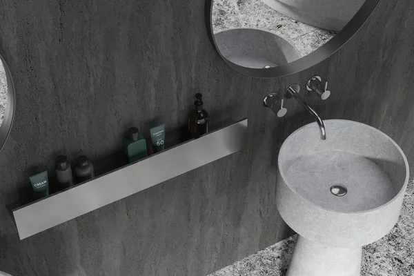 Vista Superior Interior Banheiro Casa Escura Com Pia Espelho Redondo — Fotografia de Stock