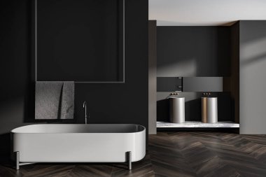 Koyu banyo manzaralı küvet, gri duvarlar, ayna, iki lavabo, meşe ağacından ahşap döşeme, havlular, bölme. Su arıtma kavramı. Modern tasarım. 3d oluşturma