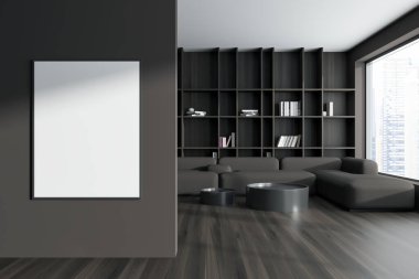 Karanlık oturma odasının içini boş beyaz poster, kanepe, sehpa, kitaplık, kahverengi duvar, panoramik pencere, meşe ahşap zemin. Minimalist tasarım kavramı. 3d oluşturma