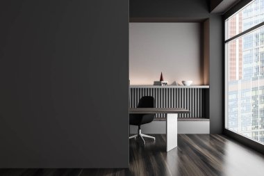 Ahşap zeminde masası ve koltuğu olan karanlık bir iş yeri. Raflı ve dekorasyonlu bir iş odası. Gökdelenlerin panoramik penceresi. Kopya uzay duvarı. 3B görüntüleme