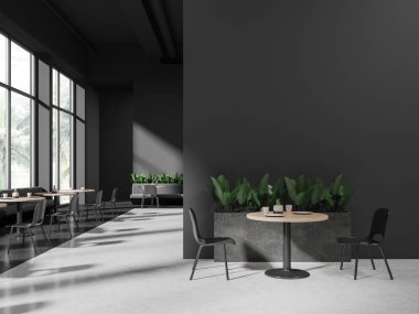 Gri duvarları, beton zemini, şehir manzaralı pencerelerin yanında duran rahat gri koltukları, yuvarlak masaları ve gri sandalyenin üstündeki uzay duvarını kopyalayan şık bir restoranın içi. 3d oluşturma