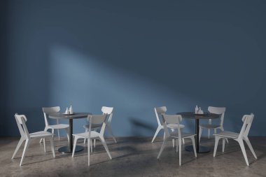 Mavi duvarları, beton zemini ve yanında beyaz sandalyeler bulunan rahat yuvarlak masaları olan şık minimalist bir kafe. 3d oluşturma