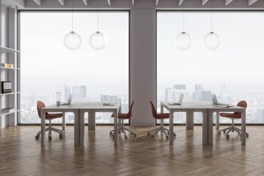 Modern kütüphanenin içinde masa ve sandalyeler var, ahşap zemin. Dizüstü bilgisayarla modern çalışma alanı, kitaplarla dolu raf. Paris gökdelenlerinde panoramik pencere. 3B görüntüleme