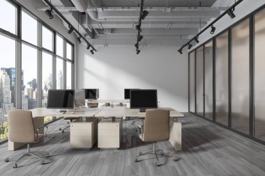 Beyaz iç mekan ofis koltukları ve gri ahşap döşeme. Bilgisayarlı kapalı cam iş odası. New York manzaralı panoramik pencere. 3B görüntüleme