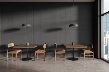 Ahşap sandalyeli, sıra sıra masa ve beton zemin olan karanlık bir restoran. Modern kafede şık bir yemek alanı. Kuala Lumpur gökdelenlerinin panoramik penceresi. 3B görüntüleme