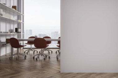 Beyaz toplantı masası ve kahverengi sandalyeler, klasörlü raf ve Paris gökdelenlerinde panoramik pencere. Uzay duvarının bölümlerini kopyala. 3B görüntüleme