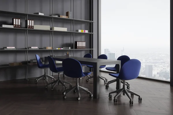 Interior Oficina Gris Con Mesa Reuniones Sillones Azules Estante Vista — Foto de Stock