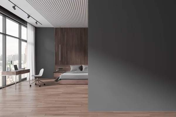 深色卧房内床和书桌 配有椅子和笔记本电脑 硬木地板 吉隆坡摩天大楼上设有全景窗户的现代化休憩室 模拟复制空间分区 3D渲染 — 图库照片