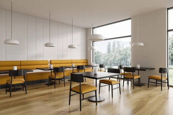 Interior Restaurante Branco Com Cadeiras Amarelas Sofá Vista Lateral Mesa — Fotografia de Stock