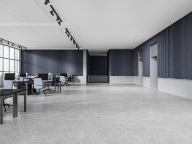 Mavi ve beyaz duvarları, beton zemini, mavi sandalyeli ve iki asansörlü bilgisayar masaları olan şık bir açık uzay ofisi. 3d oluşturma