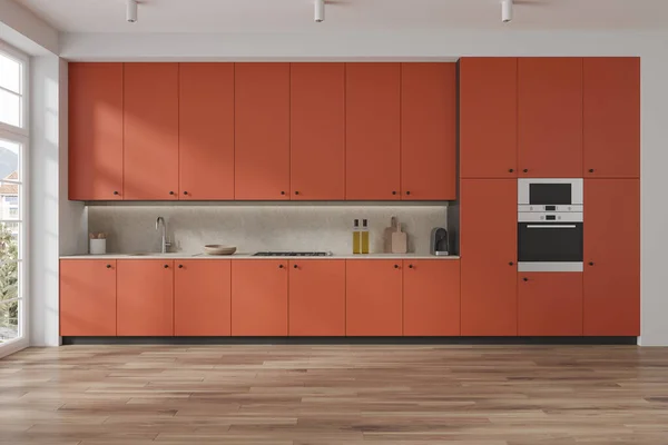 オレンジのキャビネットデザインのスタイリッシュな家庭用キッチンインテリア コーヒーメーカーとオーブン付きのモダンなキッチン用品 熱帯のパノラマウィンドウで調理スペース 3Dレンダリング — ストック写真