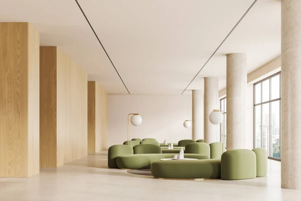 Gemütliche Beige Büro Lounge Zone Mit Grünem Sofa Und Couchtisch — Stockfoto