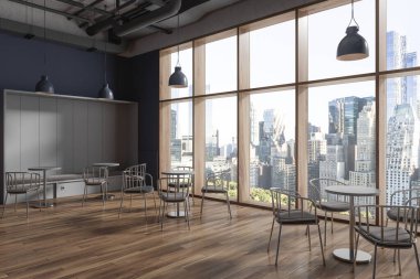 Mavi duvarlı şık bir kafe köşesi, ahşap zemin, sandalyeli küçük yuvarlak masalar ve panoramik pencerenin yanında duran rahat gri koltuklar. 3d oluşturma