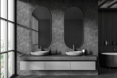 Karanlık otel banyosunun içinde çift lavabo, minimalist aksesuarlar ve bölmenin arkasında küvet. Tropik bölgelerde iki lavabo ve panoramik pencere. 3B görüntüleme