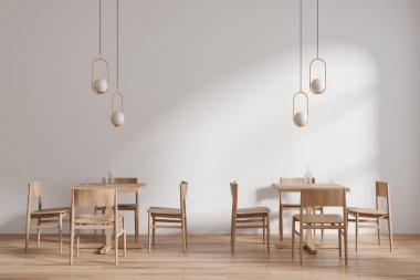Beyaz duvarları, ahşap zemini ve rahat kare sandalyeli ahşap masaları olan modern minimalist restoranın içi. Orijinal tavan lambaları. 3d oluşturma