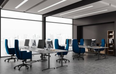 Ortak masadaki koltuklar ve bilgisayar ile birlikte çalışan koyu renk iç mekan, yan görüş gri beton zemin. Raflı rahat çalışma alanı, gökdelenlerin panoramik penceresi. 3B görüntüleme