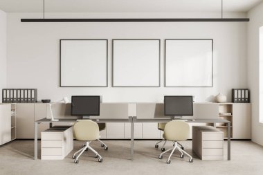 İçi sandalye ve bilgisayar dolu rahat ofis odası, dosyaları olan büfe. Mobilyalarla birlikte çalışma odası ve sıra sıra dizilmiş üç adet kare tuval poster. 3B görüntüleme