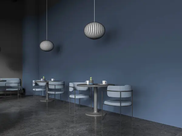 Interior Cafetaria Azul Escuro Com Poltronas Mesa Redonda Com Pratos — Fotografia de Stock