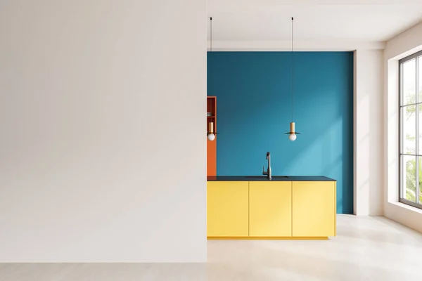 Innenraum Der Modernen Küche Mit Weißen Und Hellblauen Wänden Betonboden — Stockfoto