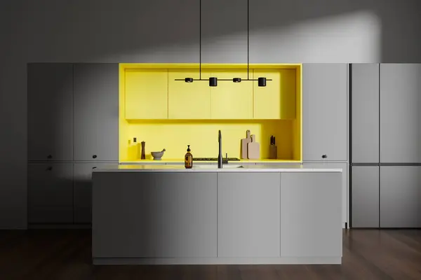 时尚厨房的内部有灰色墙壁 深色木制地板 舒适的灰色橱柜 明亮的黄色橱柜和舒适的灰色岛屿内置水池 3D渲染 — 图库照片