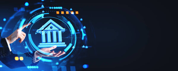 Бизнесмен держит за руку и прикасается пальцем к светящемуся иконке цифрового банка, пустое черное пространство для копирования. Концепция онлайн-транзакций, цифровых платежей и интернет-денег