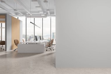 Koltukları ve bilgisayarı olan beyaz iş yerleri, Kuala Lumpur gökdelenlerinin panoramik pencereleri. Şık bir iş birliği ve boş duvar bölmesi. 3B görüntüleme