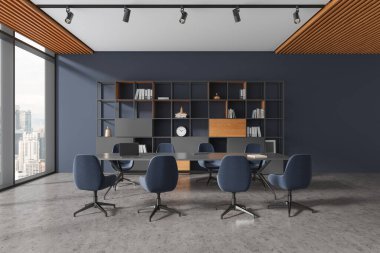 Mavi duvarları, beton zemini, mavi sandalyeli uzun toplantı masası ve klasörlü kitaplığı olan şık ofis odası. 3d oluşturma