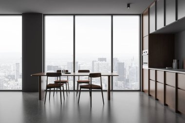 Gri duvarları, beton zemini, panoramik pencerenin yanında duran sandalyeli uzun yemek masası ve rahat gri ve koyu ahşap dolapları olan şık bir mutfak. 3d oluşturma