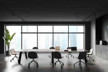 Masasında sandalyeler, dizüstü bilgisayarlar ve gri granit zemin olan karanlık bir ofis. Modern toplantı ve çalışma alanı, televizyon ve dekorasyonlu büfe. Singapur 'da panoramik pencere. 3B görüntüleme
