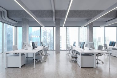 Beyaz sütunları, beton zemini, panoramik pencereleri ve sandalyeli devasa beyaz bilgisayar masaları olan endüstriyel bir ofis. 3d oluşturma