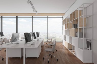 Koltuklar ve bilgisayarlarla dolu rahat bir uzay ofisi, ahşap zemin süslemeli raflar. New York gökdelenlerinin panoramik penceresi. 3B görüntüleme 